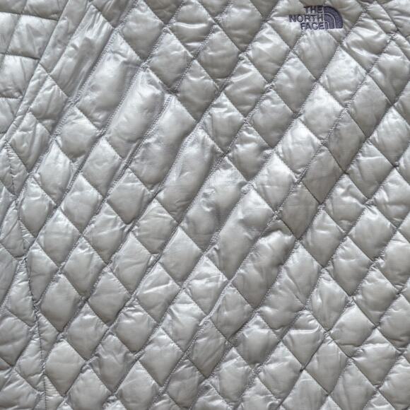 North Face Quilted Puffer Jacket Gray Silver Size Medium - Picture 7 of 7